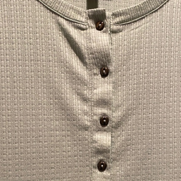 G.H. Bass & Co. Light Green Waffle Knit Henley Top – Women’s XL - Picture 3 of 5